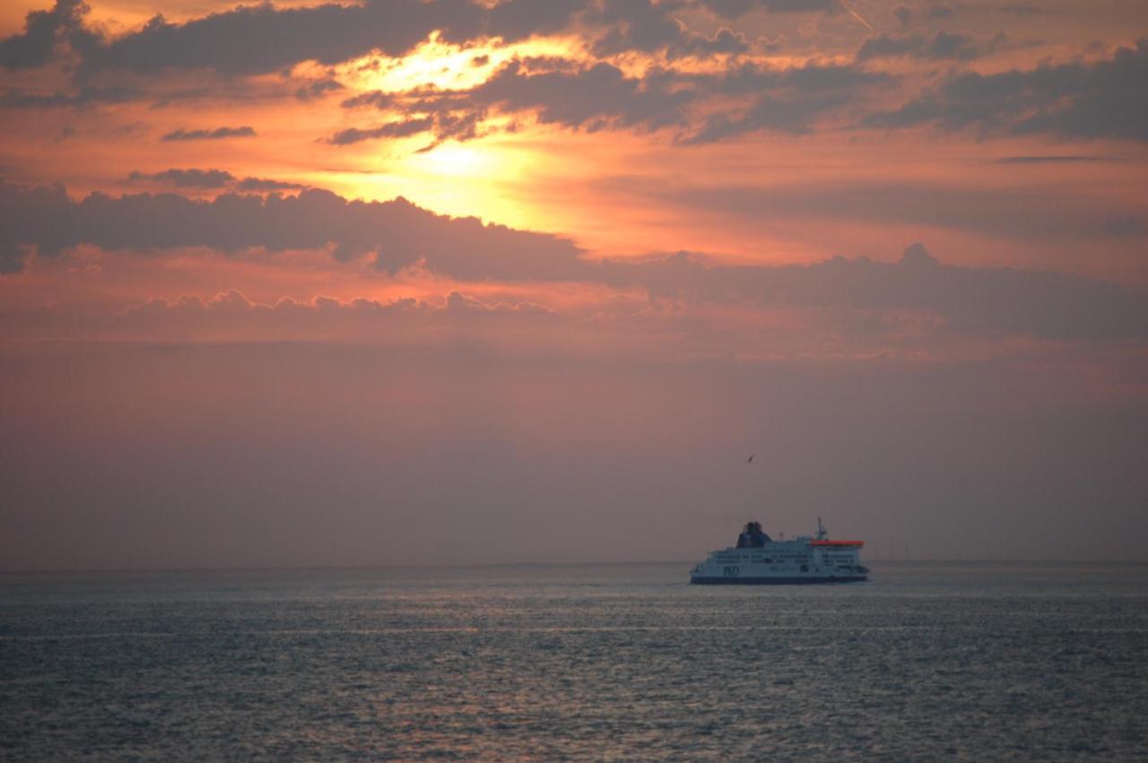 Le Bord De Mer Calais Eksteriør bilde